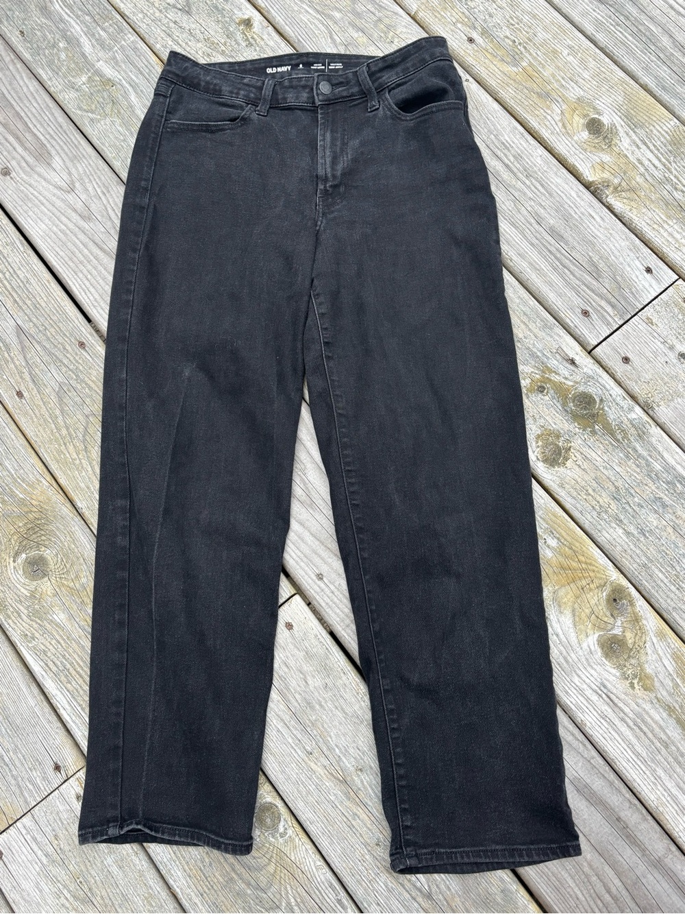 Old Navy Black Wow jeans, loose in petite length. Size 6